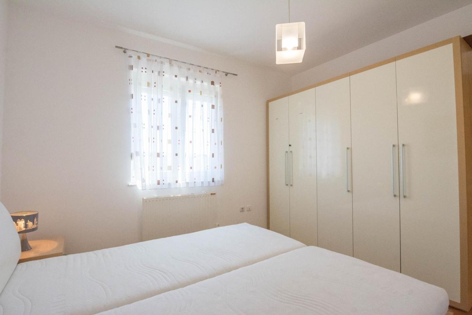 Spacious Apartment On A Great Location -Apartment Kuhta Biograd Na Moru Eksteriør billede