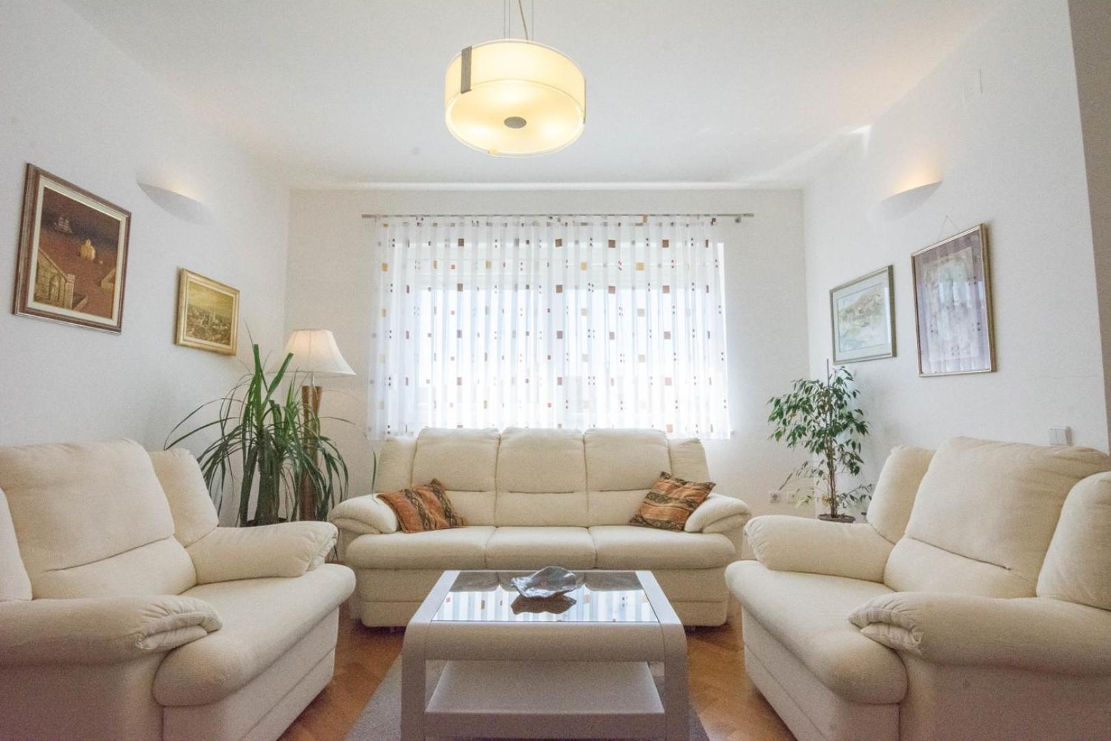 Spacious Apartment On A Great Location -Apartment Kuhta Biograd Na Moru Eksteriør billede