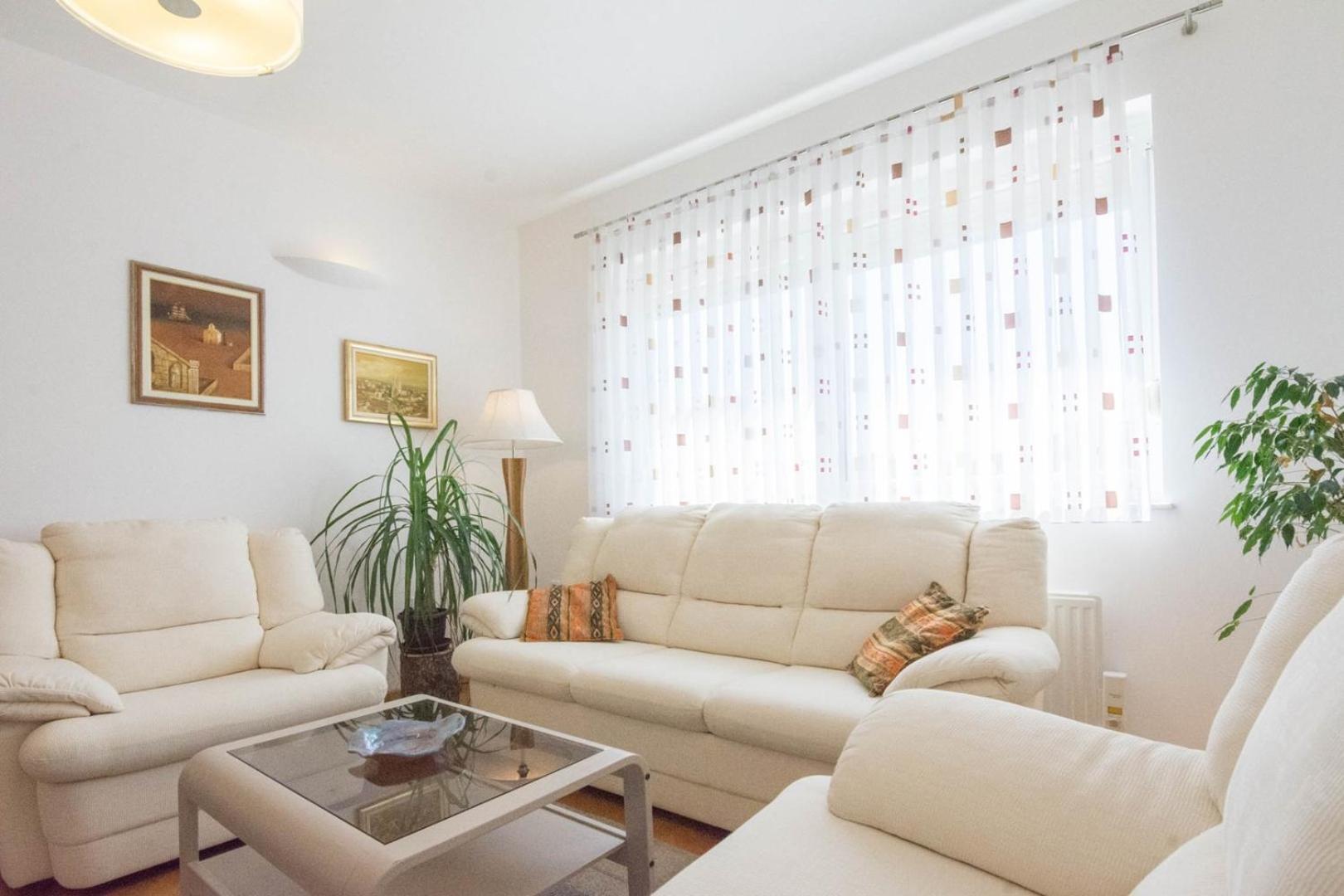 Spacious Apartment On A Great Location -Apartment Kuhta Biograd Na Moru Eksteriør billede