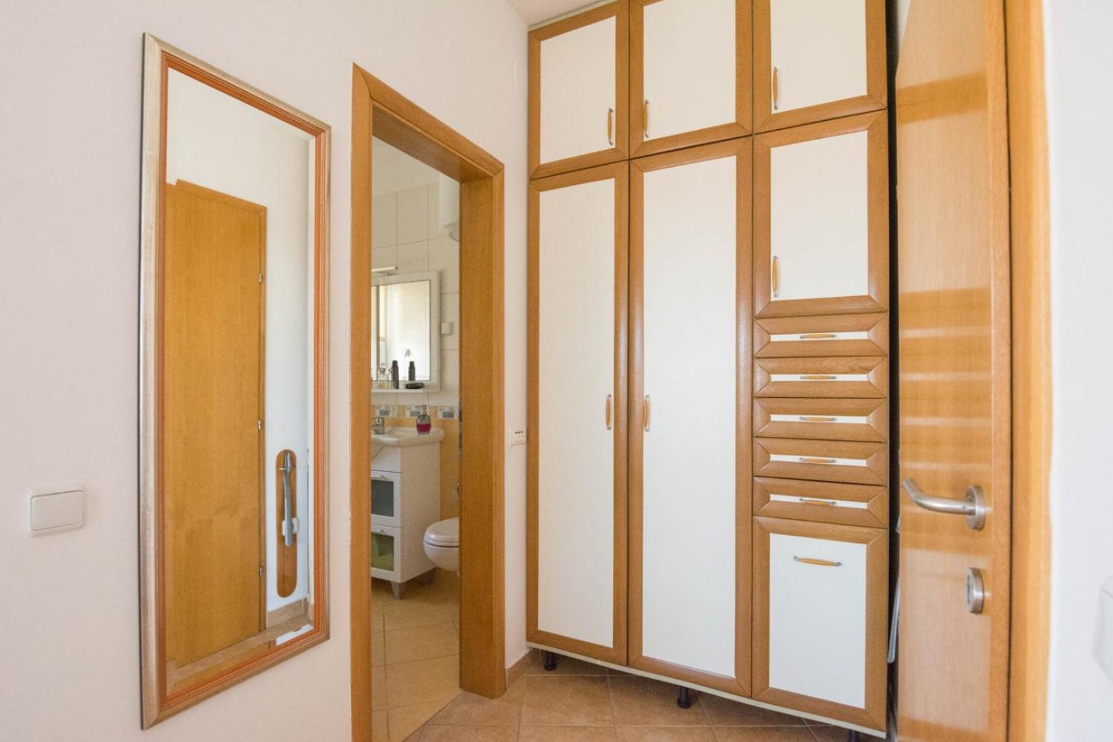 Spacious Apartment On A Great Location -Apartment Kuhta Biograd Na Moru Eksteriør billede