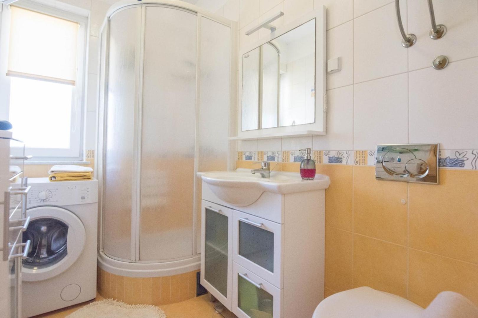 Spacious Apartment On A Great Location -Apartment Kuhta Biograd Na Moru Eksteriør billede