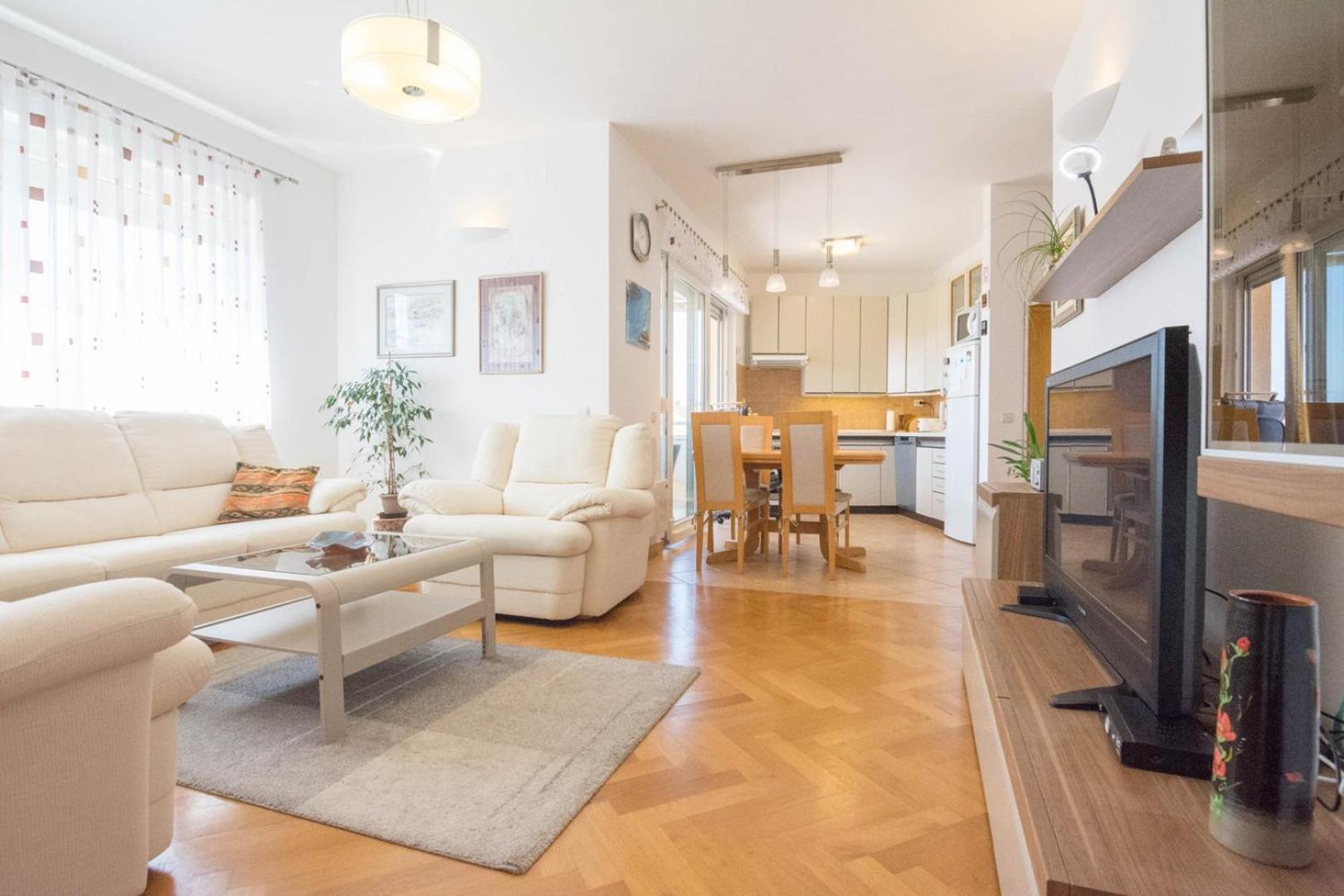Spacious Apartment On A Great Location -Apartment Kuhta Biograd Na Moru Eksteriør billede